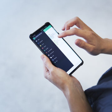 Smartphone der viser menuen i Ordrestyrings app'en